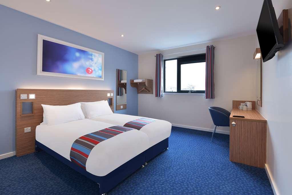 Travelodge Kingston Upon Thames Central Лондон Стая снимка