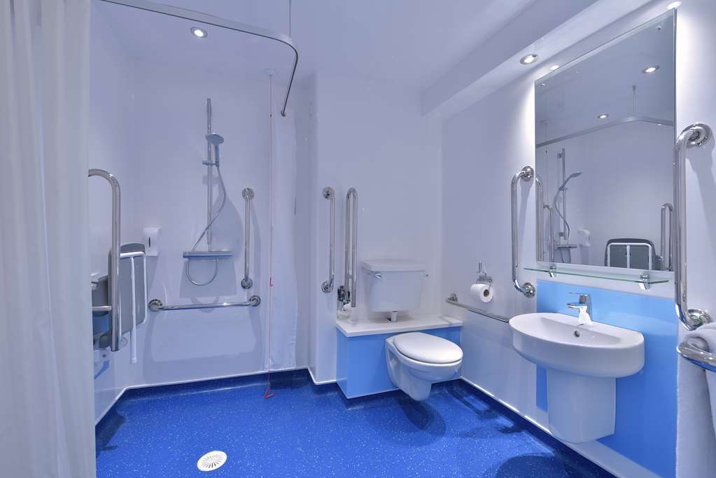 Travelodge Kingston Upon Thames Central Лондон Стая снимка